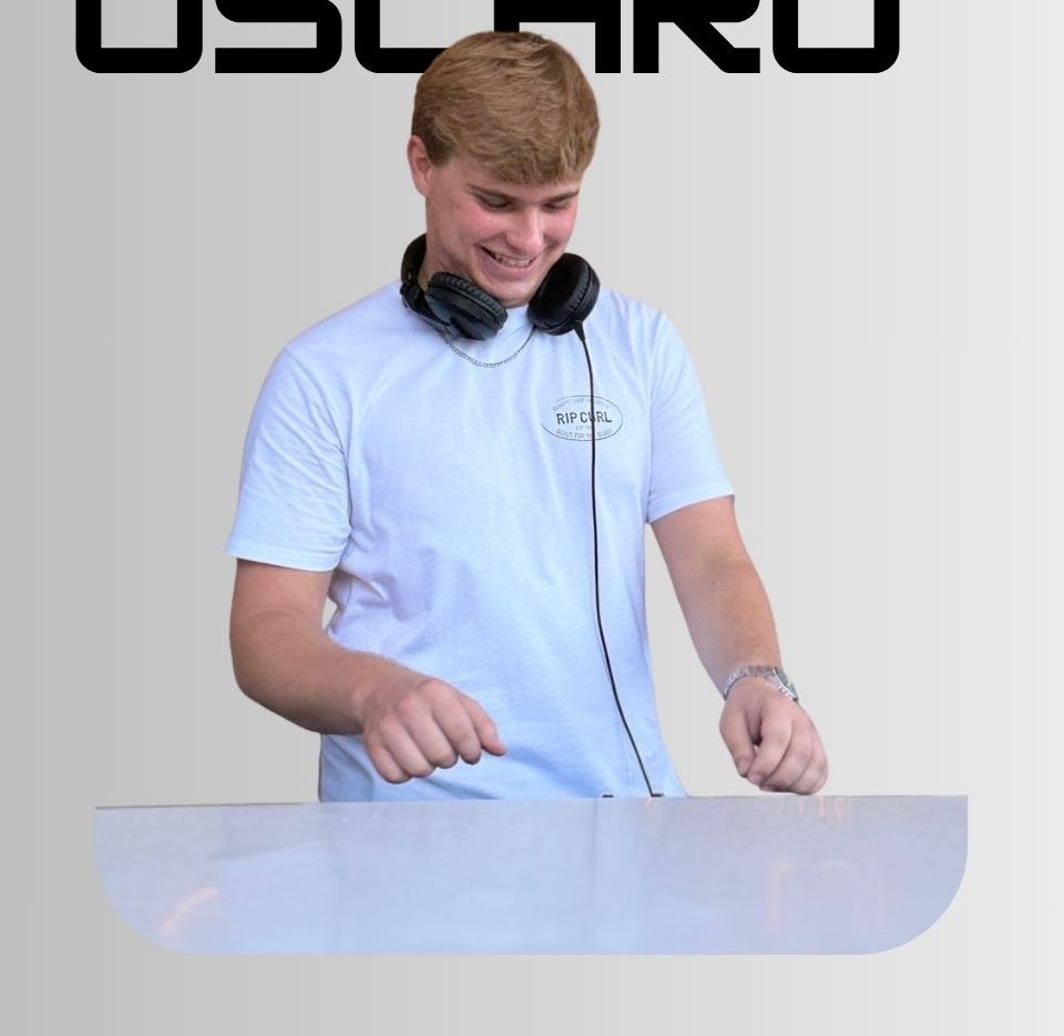 Oscaro DJ portrait at the decks